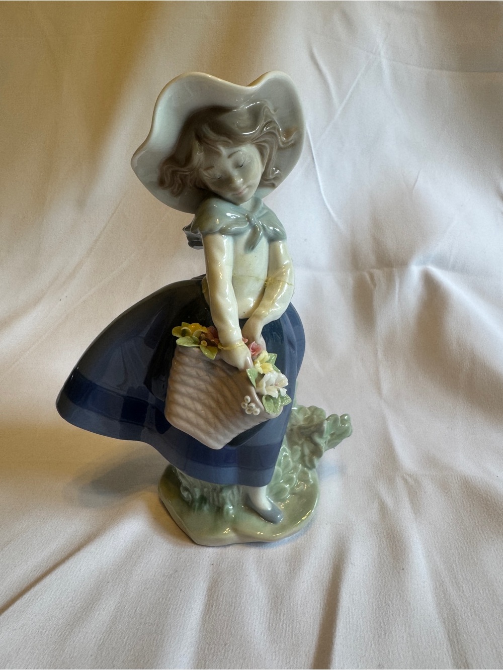 Porcelain figurine titled 'Pretty Pickings' by Lladró.   Look At Pictures